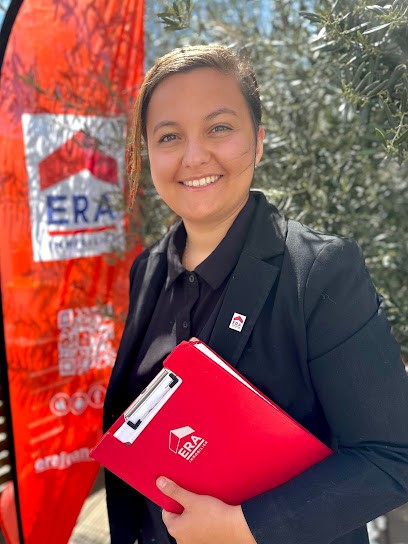 Justine ESTIENNE ERA immobilier TRETS, Agence Immobilière à Trets