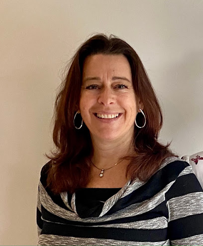 Stéphanie Chow - Iad Immobilier Les Granges-Le-Roi Agence Immobilière aux Granges-le-Roi