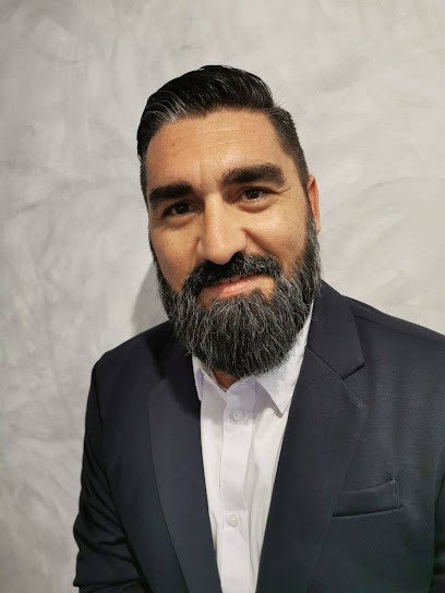 Agent Commercial En Immobilier IAD FRANCE - Morgan Sibon IAD France, Agence Immobilière aux Mées