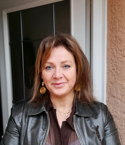 Isabelle Carré Agence Immobilière à Saint-Julien-les-Rosiers