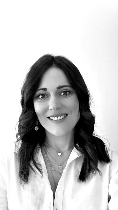 Karina Agraz Iad Agence Immobilière à Salles-d'Aude