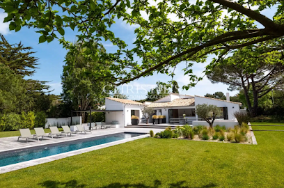 Maxwell-Baynes | Christie's International Real Estate - Agence Immobilière Luxe Île De Ré Agence Immobilière à la Flotte