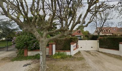 Nisrine KOCA - IAD FRANCE - Conseillère en immobilier et Manager, Agence Immobilière à Saint-Denis-de-l'Hôtel