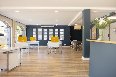 Provence Holidays, Agence Immobilière à Maubec