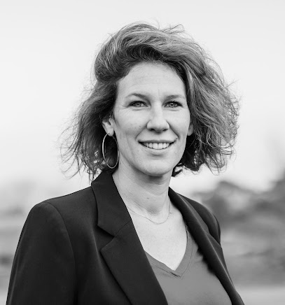Conseillère Immobilière Fanny Le Rallec Safti Agence Immobilière à Plougrescant