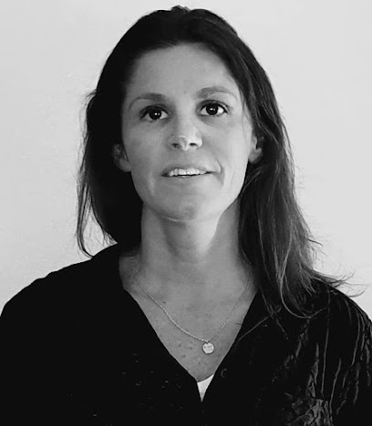 Laury Cabanes Iad France Agence Immobilière à Blanquefort