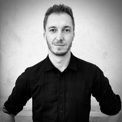 Pierre Dumont IAD - Conseiller immobilier La Madeleine, Agence Immobilière à La Madeleine